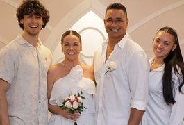 Carla Perez e Xanddy renovam votos de casamento em Las Vegas com presença de Elvis Presley e filhos