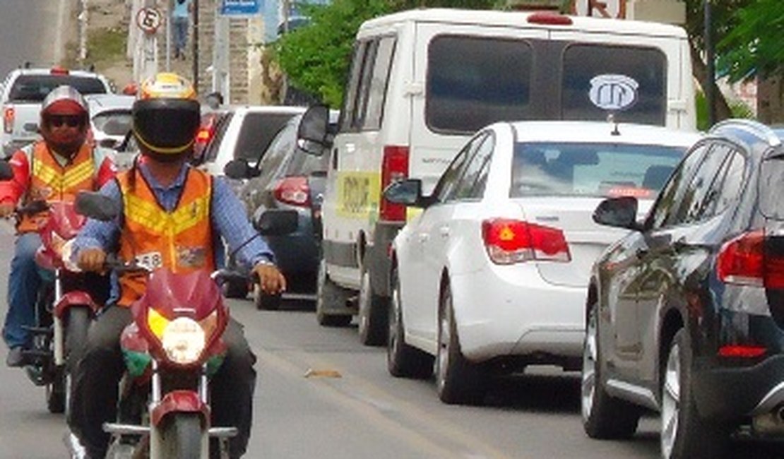 Recadastramento de táxis e moto-táxis vai até 4 de novembro