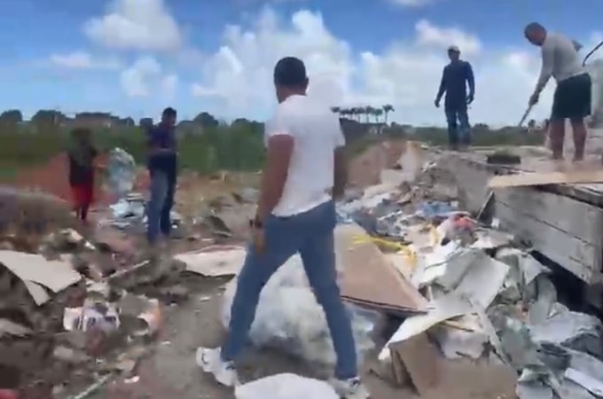 Vereador denuncia descarte irregular de resíduos por caminhão de construtora no Benedito Bentes