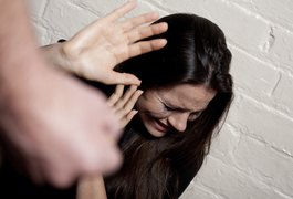 Mais de 500 mulheres são vítimas de agressão física a cada hora no Brasil