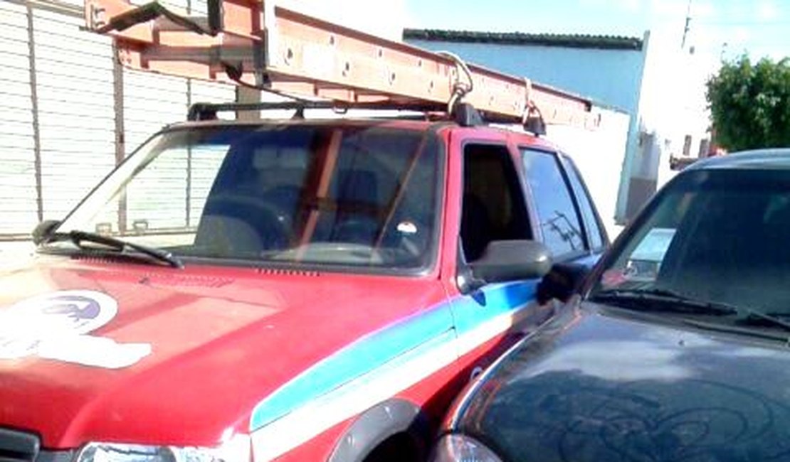 Motorista embriagado colide em veículo parado em Arapiraca