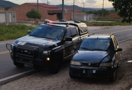 Polícia Civil recupera carro que havia sido roubado após sequestro em Água Branca