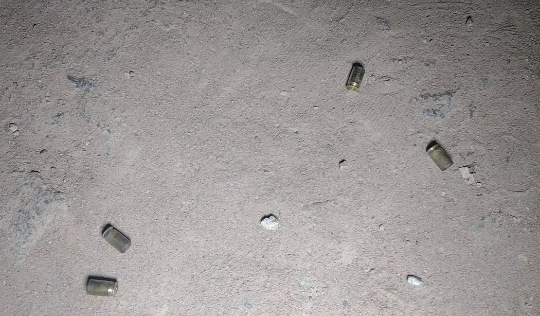 Trio criminoso encapuzado mata homem com 12 tiros em Maceió