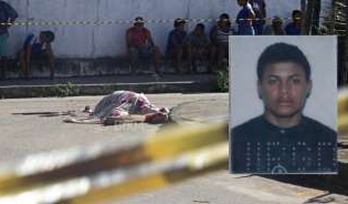 Homem é assassinado a pauladas e facadas na cabeça, em praça pública