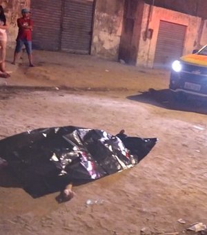 Suposto morador de rua é morto a tiros próximo ao Mercado Público de Arapiraca