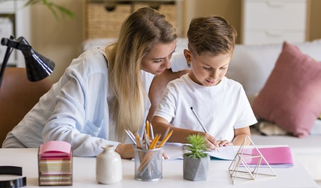 Estudos dos filhos são sempre prioridade para as mães