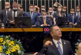 Alcolumbre marca sessão remota, e Motta ameaça suspender deputado que impedir o plenário