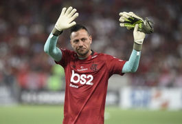 Flamengo abre conversas por renovação de contrato com o goleiro Diego Alves