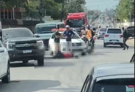 Jovem motociclista fica ferido em acidente de trânsito no bairro Baixa Grande, em Arapiraca