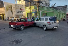 Colisão entre veículos deixa trânsito congestionado no Centro de Arapiraca