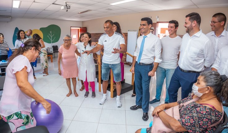 Prefeito JHC e Cafu visitam espaço Casa da Juventude no bairro do Prado