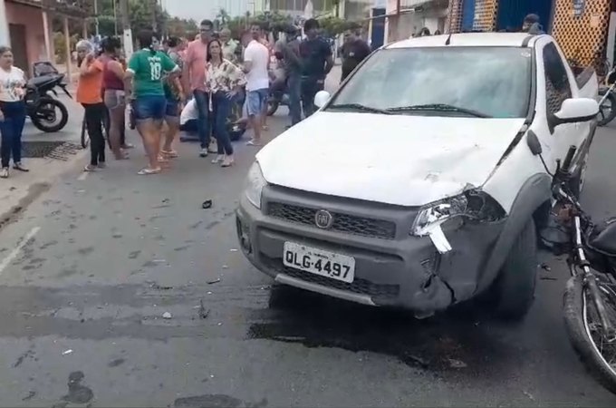 Acidente entre carro e moto deixa motociclista ferido no bairro Canafistula, em Arapiraca