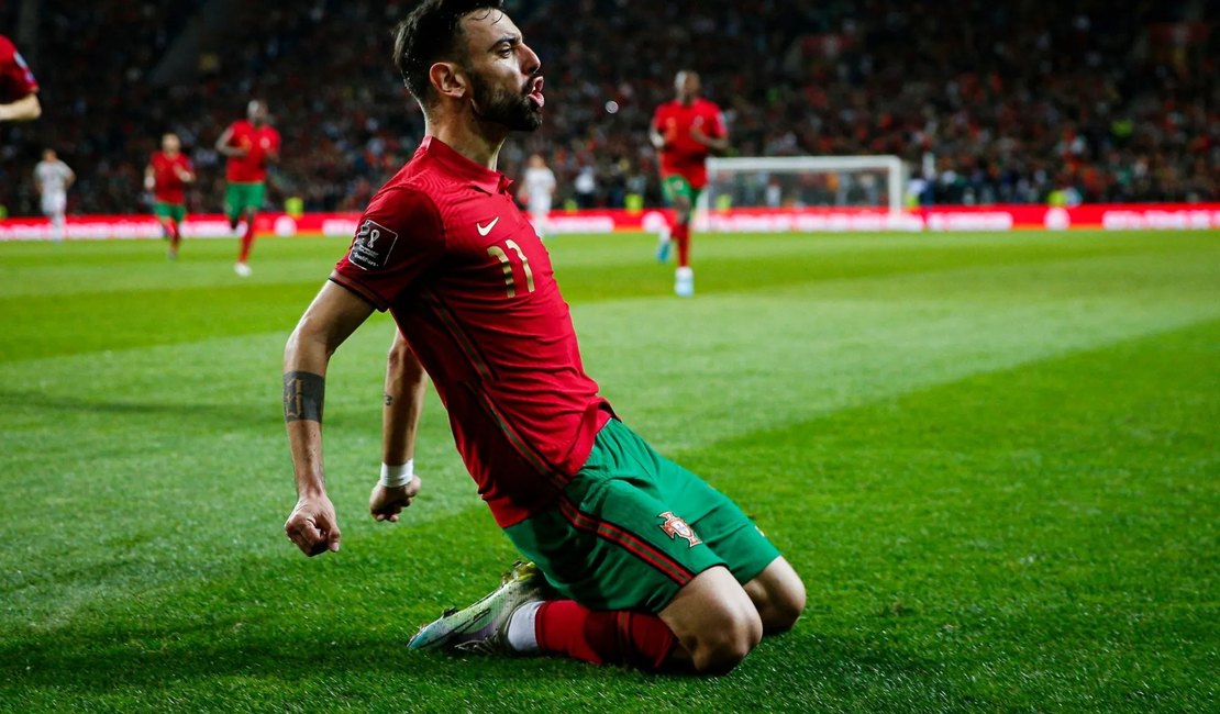 Com dois gols de Bruno Fernandes, Portugal vence o Uruguai por 2 a 0 e se classifica