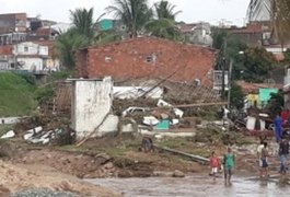 Ufal Arapiraca recebe donativos para ajudar moradores de Santana do Ipanema