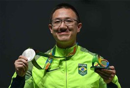 Felipe Wu ganha prata no tiro e dá primeira medalha ao Brasil