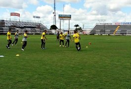 Recém apresentado, técnico Betinho realiza seu primeiro treino no alvinegro arapiraquense