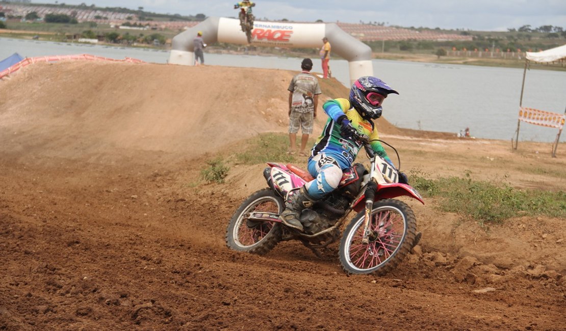 Lago da Perucaba é palco de mais uma edição prévia do Viva Motocross