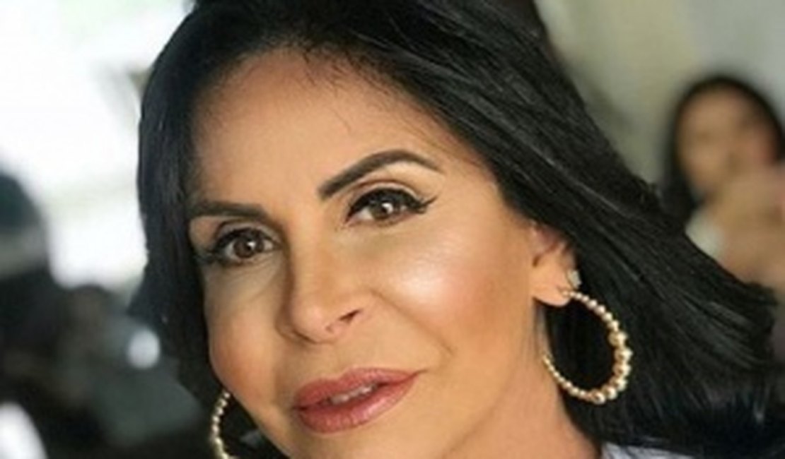 Gretchen quer processar Carlos Bolsonaro por publicação sobre Thammy