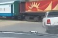 Trem atinge carro em cruzamento em Satuba