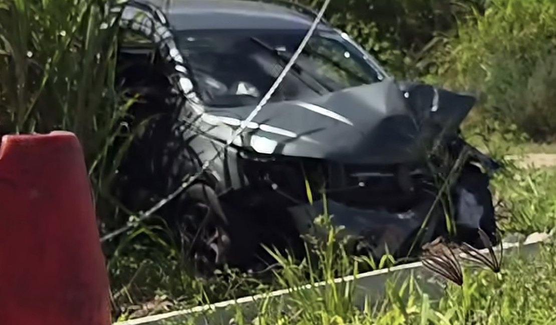 Motorista perde o controle, bate em poste e escapa sem ferimentos em Coruripe