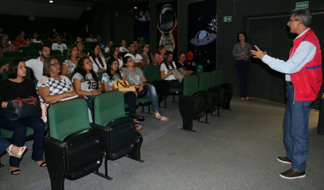 Saúde do Estado capacita professores para combate à dengue no Agreste