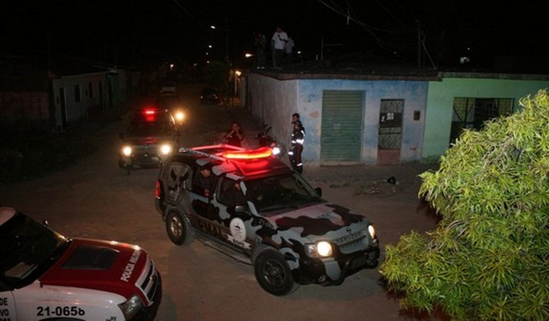 Motoqueiros armam emboscada e atiram em sargento do Corpo de Bombeiros em bar