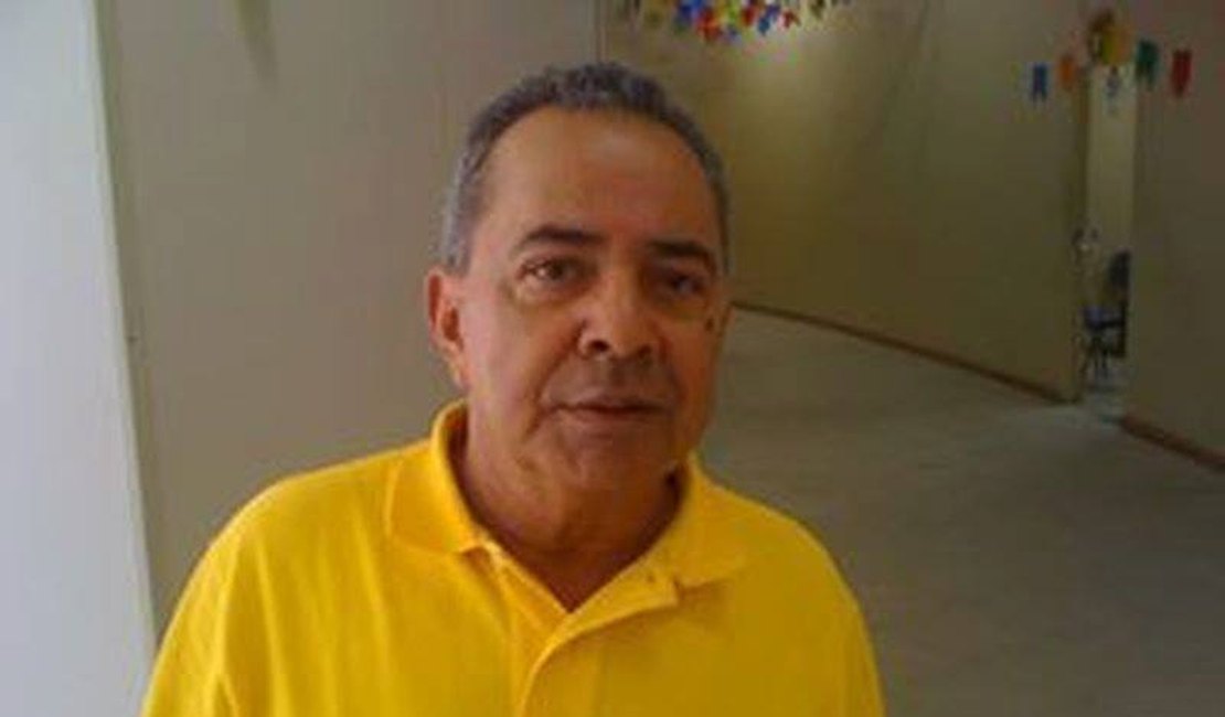 Familiares e amigos dão o último adeus ao empresário e comunicador Jarbas Lúcio