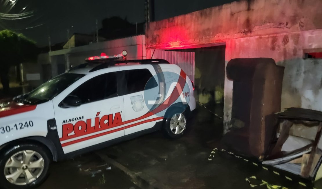 Mulher morre queimada após incêndio em cômodo ao lado de residência no Jardim Esperança