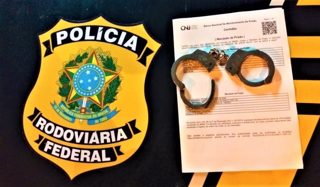 Sem habilitação, motociclista é presa após fugir de fiscalização da PRF