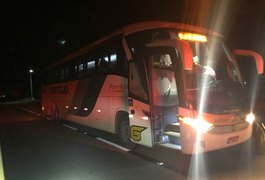 Agentes da PRF e bandidos trocam tiros durante tentativa de assalto a ônibus interestadual em Campo Alegre