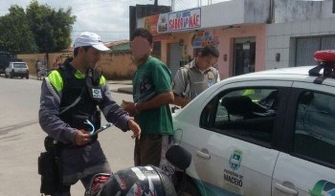 Três veículos são apreendidos por transporte ilegal de passageiros na capital alagoana