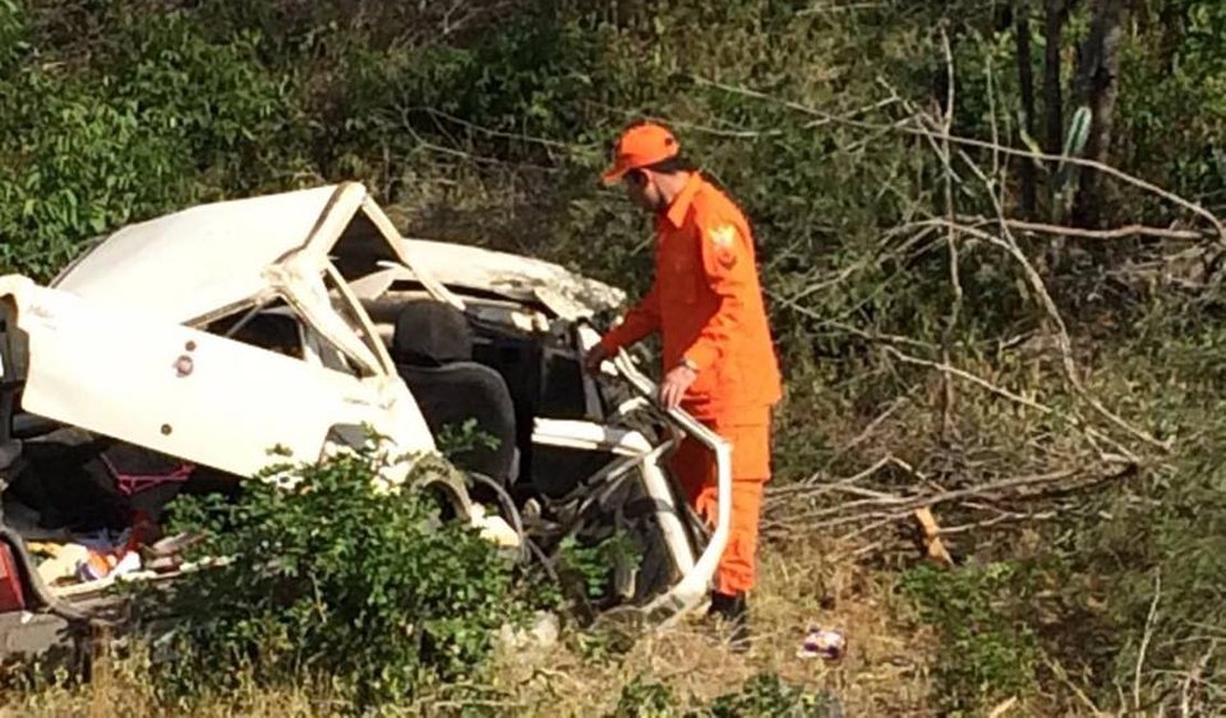 Homem fica gravemente ferido após capotamento na BR-423, no Sertão de AL