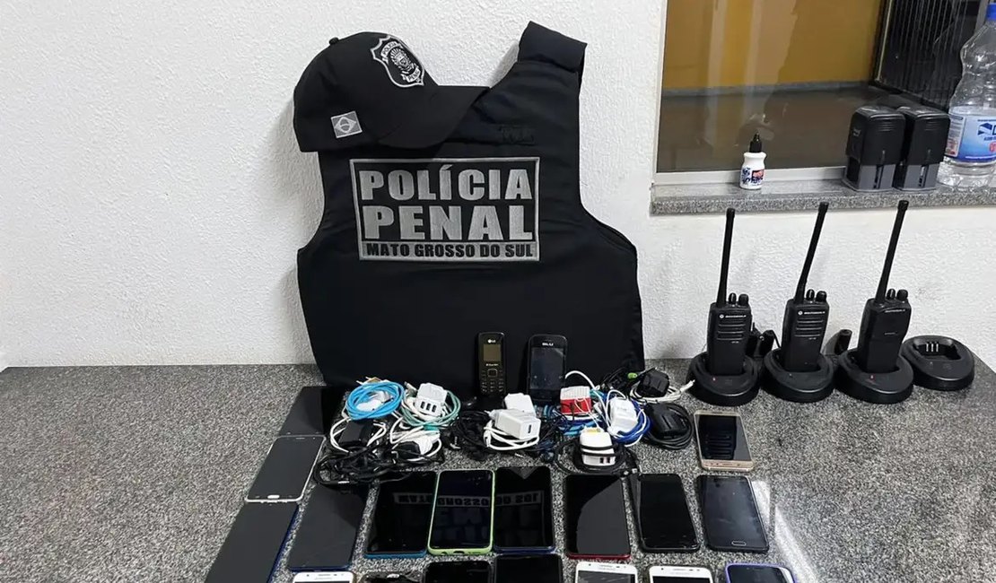 Operação apreende mais de mil celulares em presídios do país