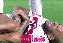 Daniel Alves desfalca São Paulo depois de sofrer fratura no braço em partida contra o Atlhetico