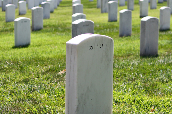 Advogado que matou homem em ritual satânico violava covas em cemitério