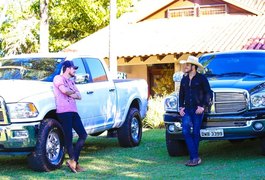 Bruno e Barretto ostentam caminhão de R$ 3 milhões em novo clipe