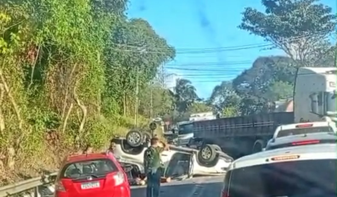 Grave acidente é registrado na Ladeira do Catolé; condutor fica ferido