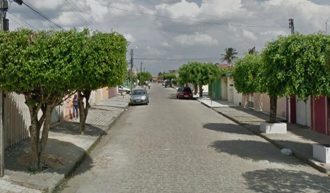 Mulher tenta matar outra utilizando uma tesoura no bairro Primavera em Arapiraca