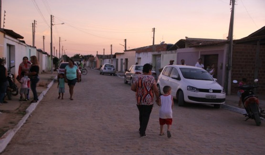 Célia Rocha entrega diversas ruas pavimentadas no Bonsucesso