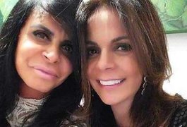 Na Europa, Sula Miranda e Gretchen posam juntas e selam a paz