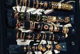 Suspeitos de roubo invadem casa em Inhapi e levam R$ 80 mil em joias