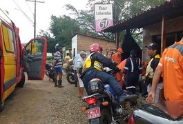 Mototaxista tenta desviar de cachorro e cai com passageiro em Palmeira dos Índios