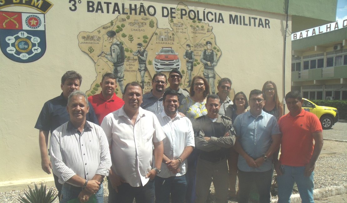 Vereadores visitam 3º BPM e anunciam homenagem aos comandantes da unidade