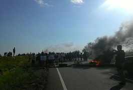 Em outro protesto, índios bloqueiam BR-101 em Porto Real do Colégio
