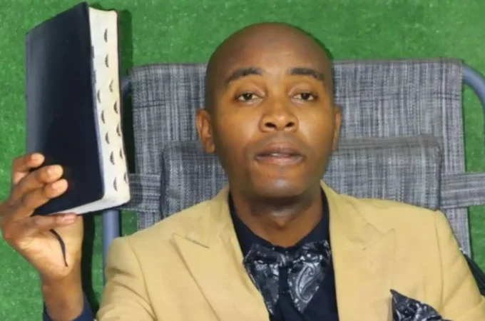 Pastor diz ter 'poder de Deus' no pum e senta na cara de fiéis para 'curá-los'