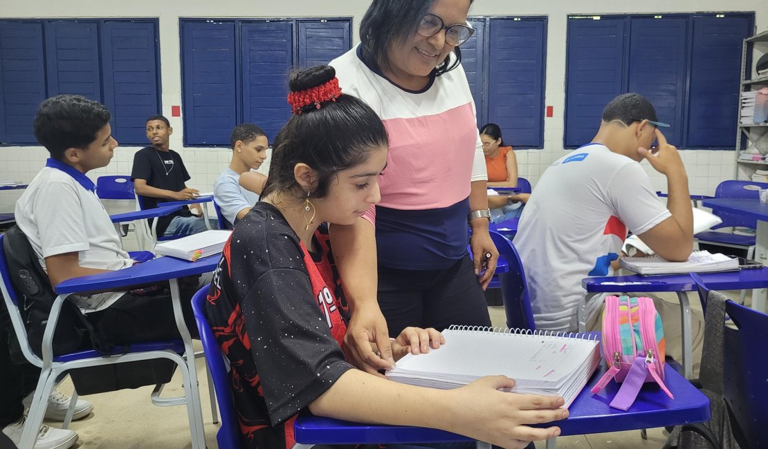 Paulo Dantas anuncia bonificação de 90 milhões para servidores da Educação