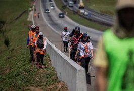 Ciclista morre atropelado na Dutra em romaria para Aparecida