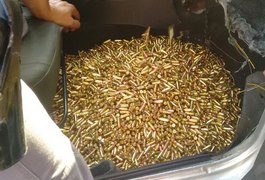 PF flagra 9,2 mil munições escondidas em carro