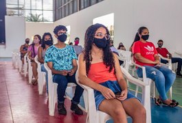 Vacinação contra a covid-19 está ocorrendo no Ginásio da Escola Pedro Reis, em Arapiraca