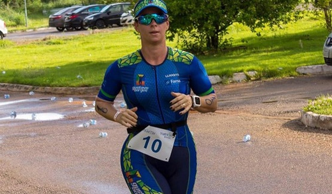 Triatleta é atingida por lancha dos bombeiros e tem pé amputado durante competição